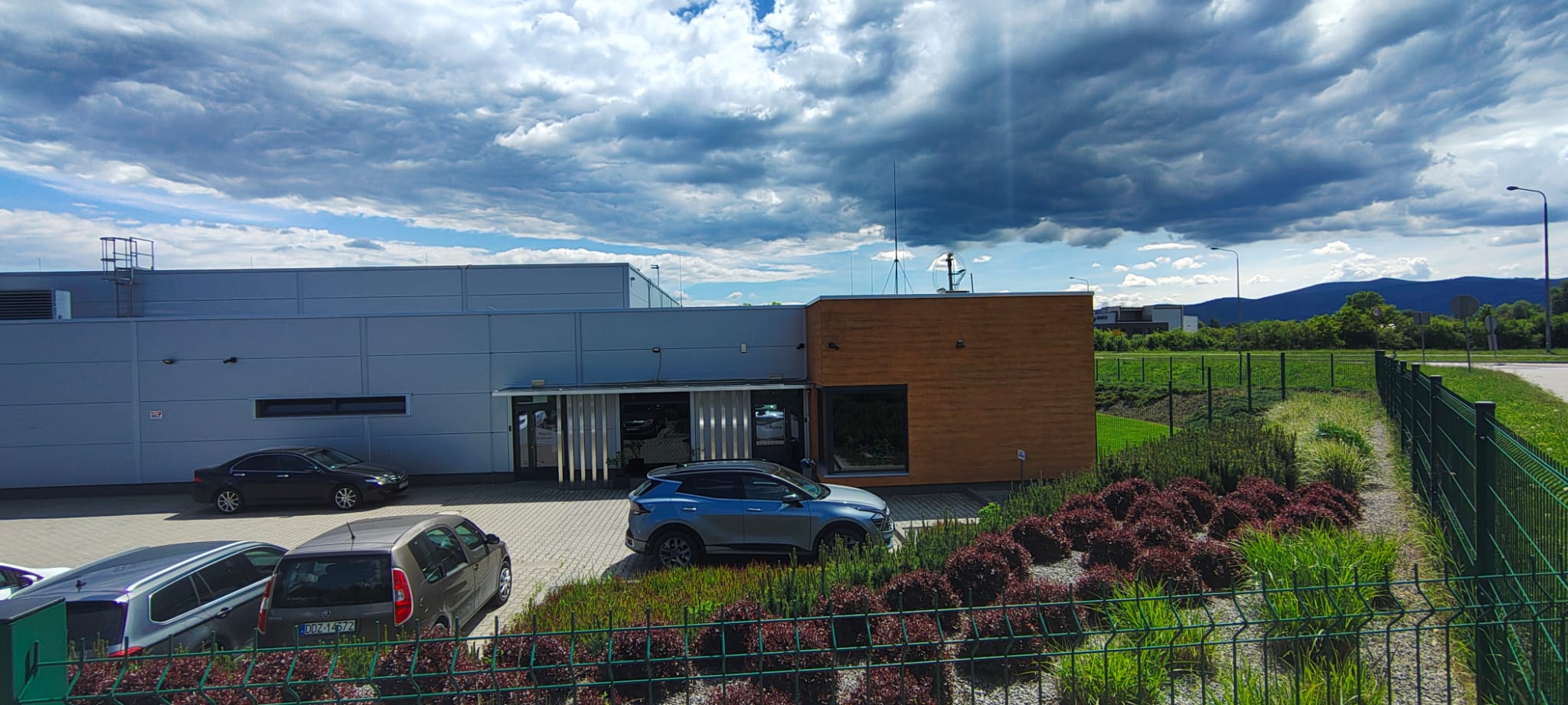 Hala produkcyjna Connectors Poland — część biurowa